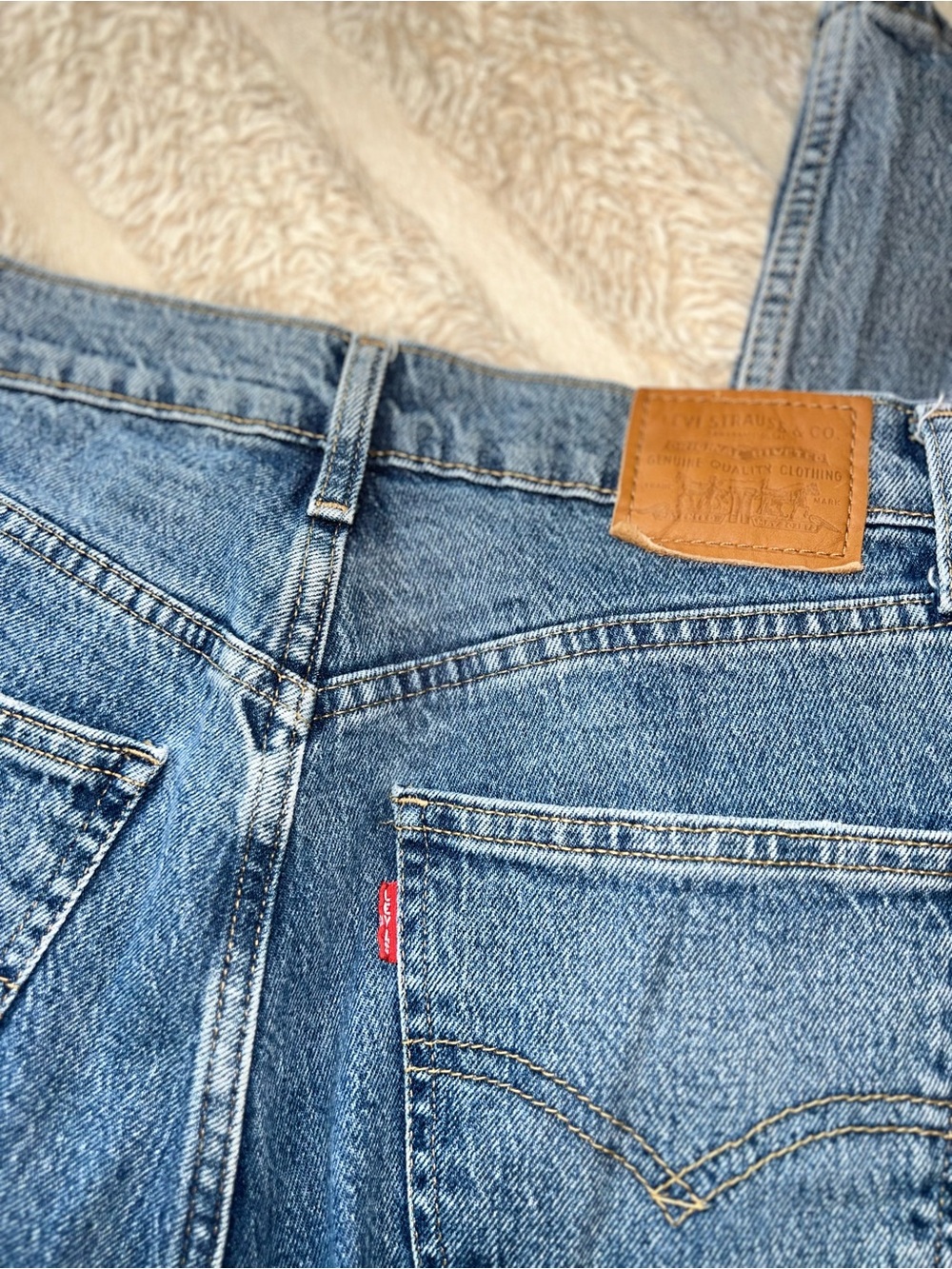 Levi's women’s 70s high slim straight Classic Blue Straight-Leg Jeans - Picture 3 of 7